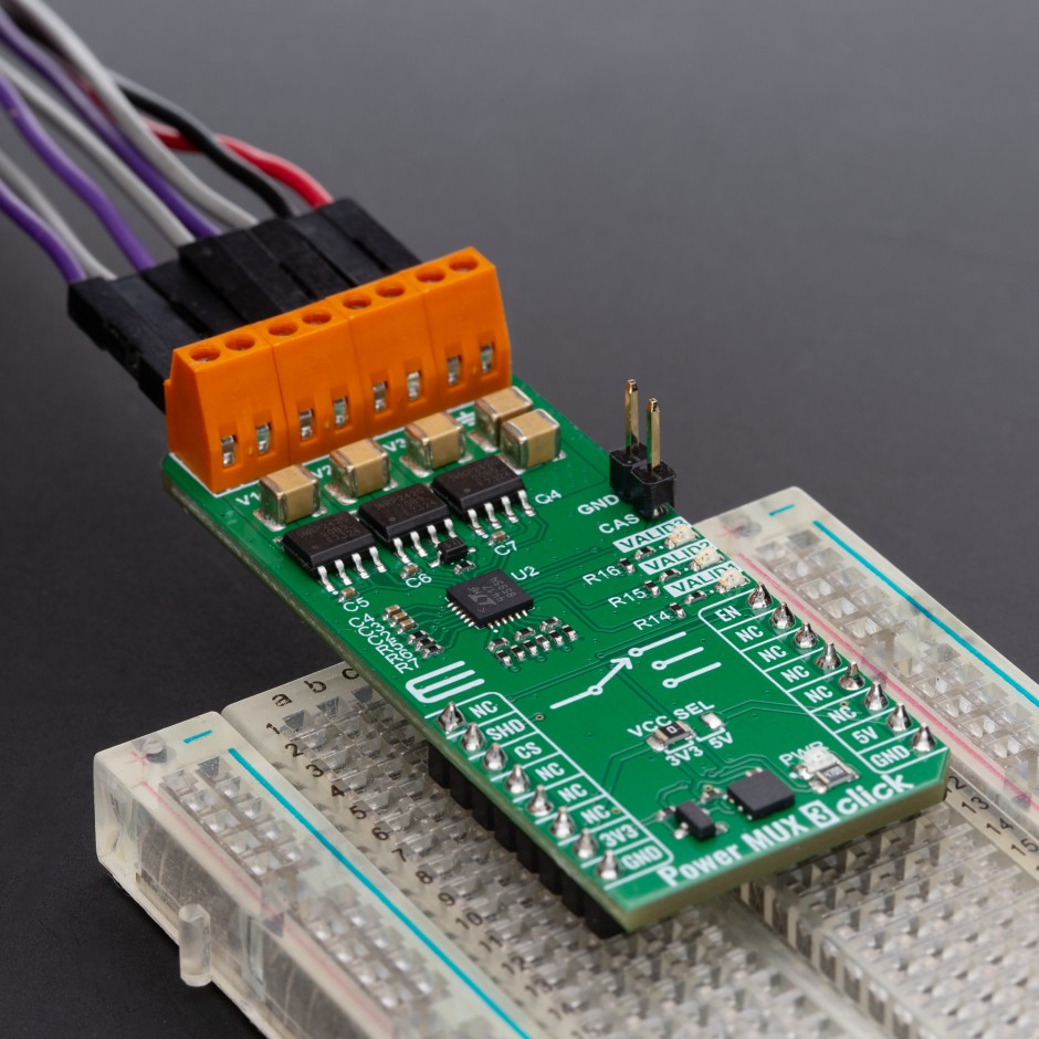 Power MUX 3 Click Prioritized PowerPath™ controller MIKROE 6622